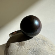 Ring with natural pearls